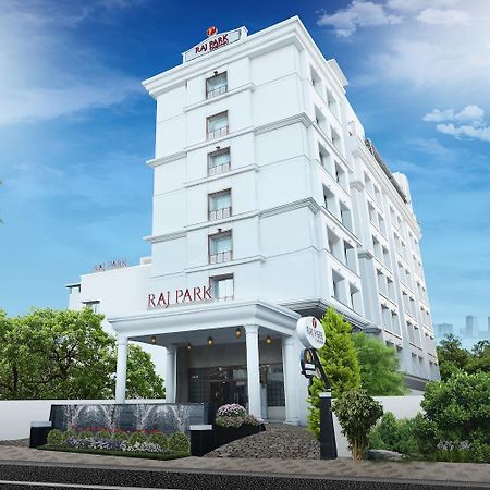 Raj Park Hotel Madras Buitenkant foto