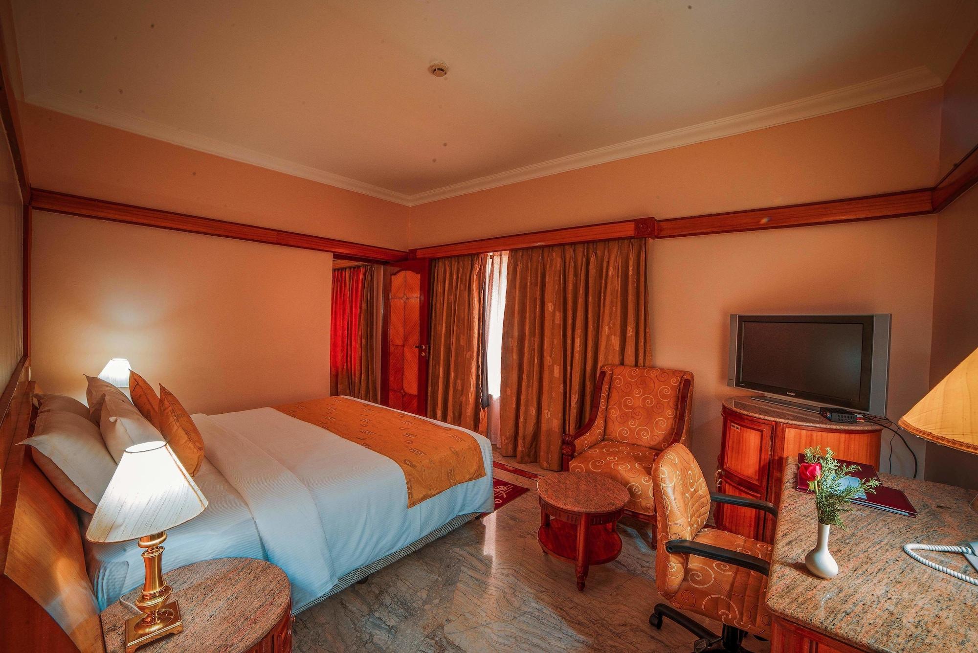Raj Park Hotel Madras Buitenkant foto