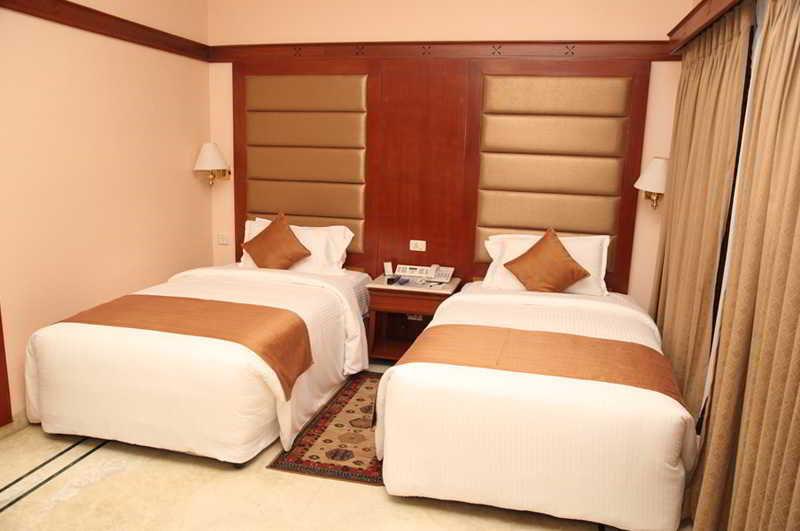 Raj Park Hotel Madras Buitenkant foto