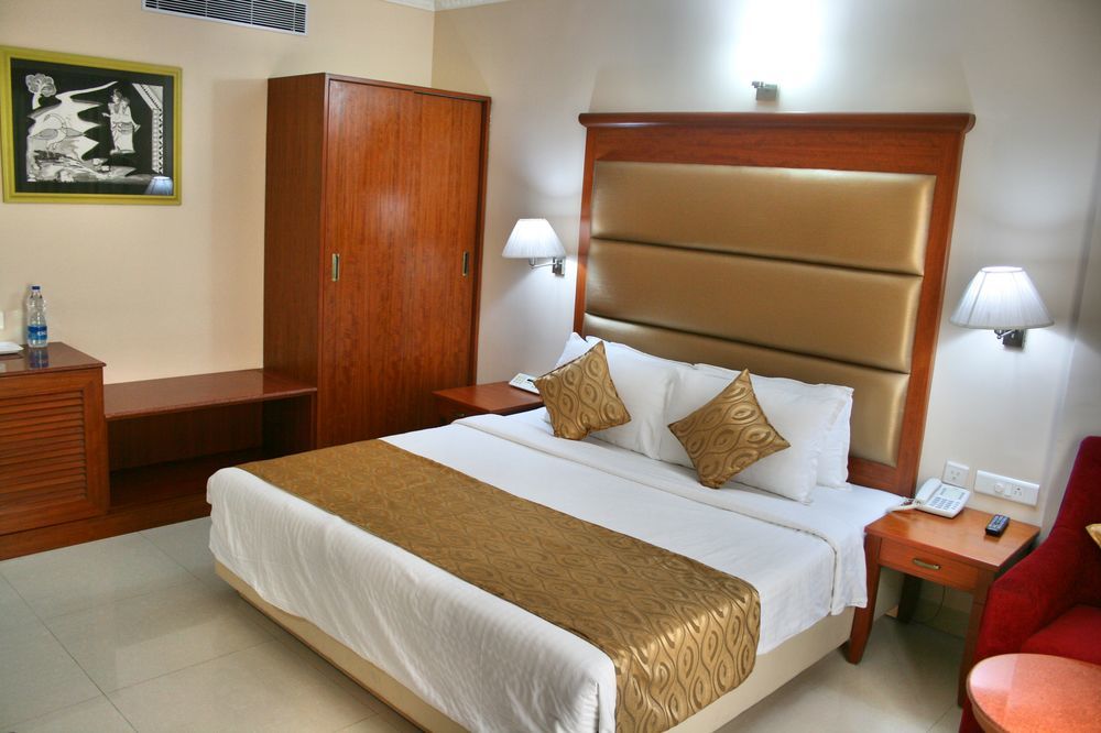 Raj Park Hotel Madras Buitenkant foto
