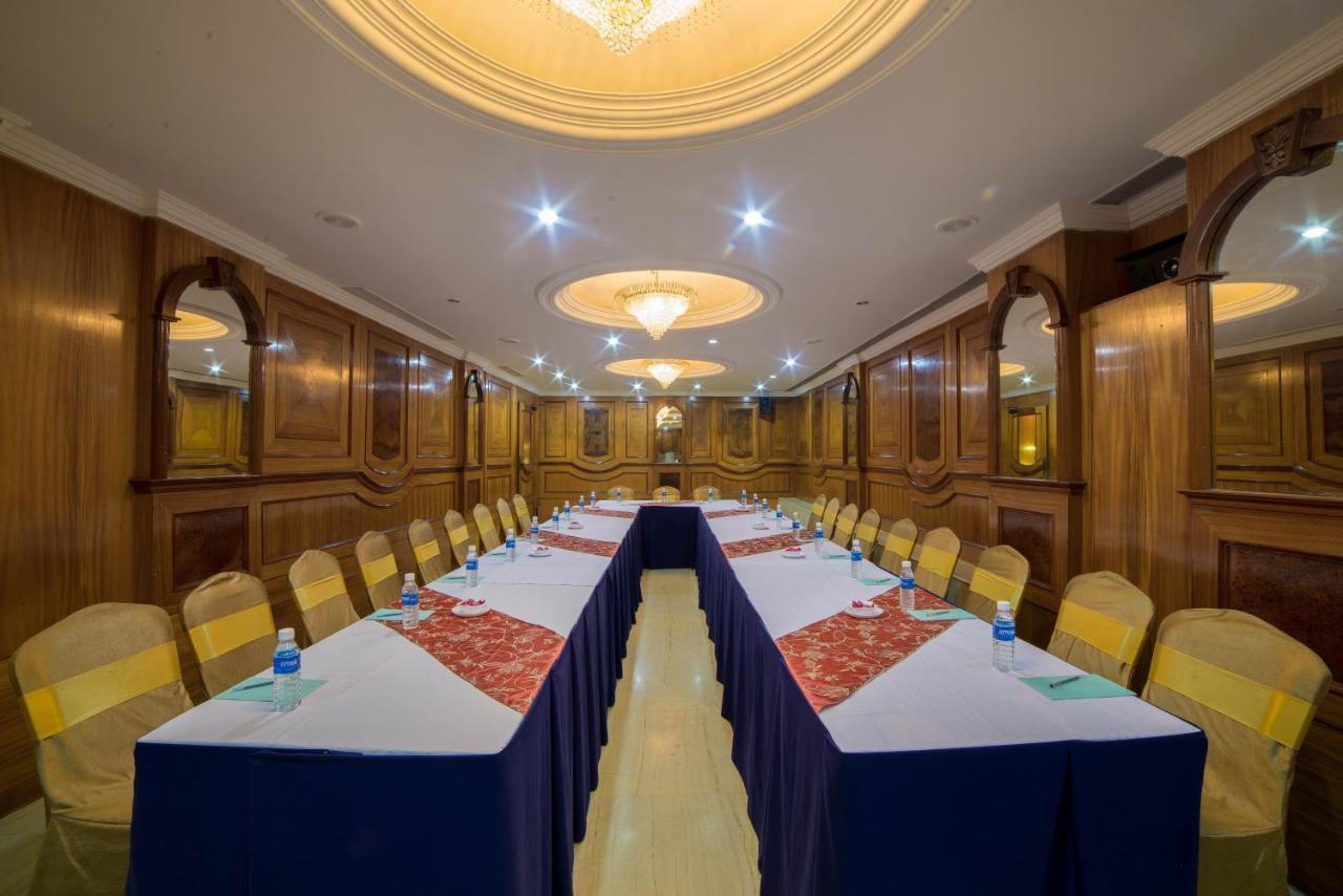 Raj Park Hotel Madras Buitenkant foto