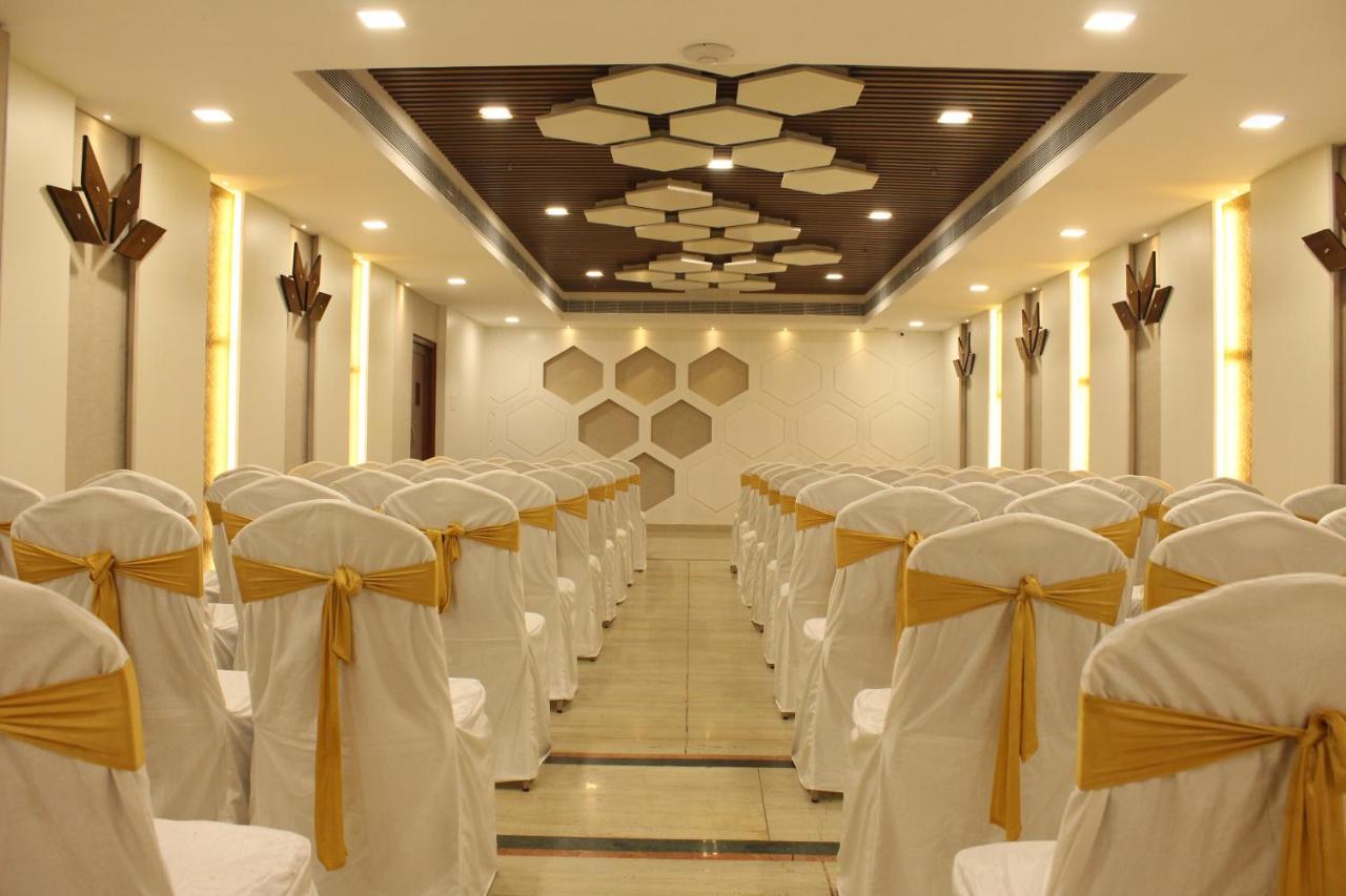 Raj Park Hotel Madras Buitenkant foto