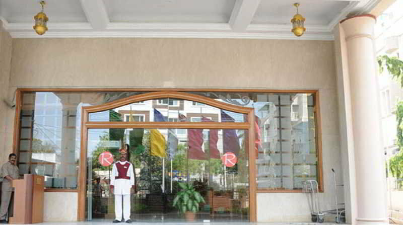 Raj Park Hotel Madras Buitenkant foto