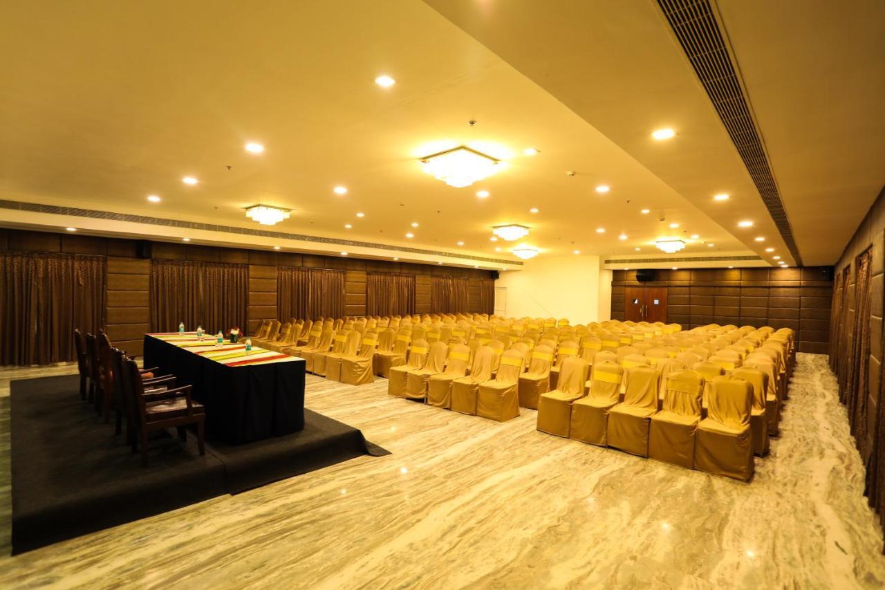 Raj Park Hotel Madras Buitenkant foto