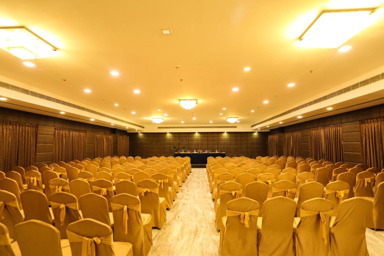 Raj Park Hotel Madras Buitenkant foto